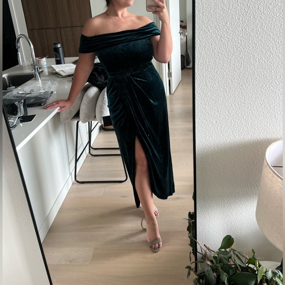 Emerald Green Velvet Off-the-Shoulder Maxi Dress for wedding or Christmas - Picture 5 of 5